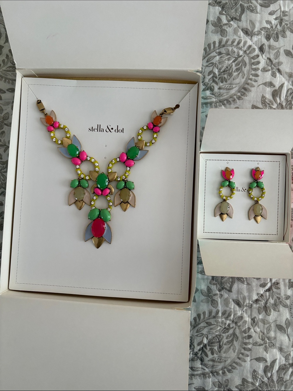 Stella & Dot Pink, Fleurette Statement Necklace , Green, Cream & Gold